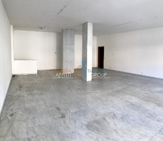 Foto Locale commerciale in Via Giovan Pietro 16, Carrara Avenza di 140 m²