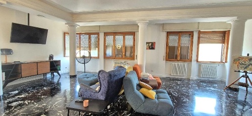 Foto Villa bifamiliare a Pontedera Oltrera di 220 m² con 8 locali