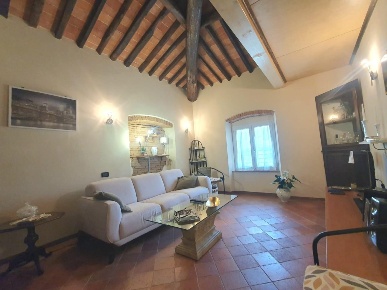 Foto Appartamento a Lucca Ponte a Moriano di 85 m² con 5 locali in vendita