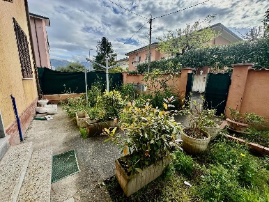 Foto Appartamento a Carrara Avenza di 60 m² con 3 locali in vendita