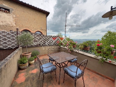 Foto Appartamento a Pomarance Centro di 128 m² con 5 locali in vendita