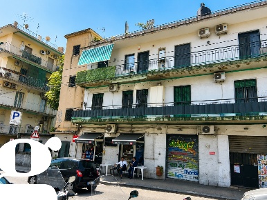 Foto Negozio in colli aminei, Napoli Colli Aminei - Capodimonte di 27 m²