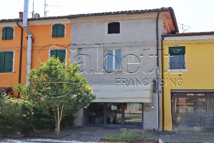 Foto Appartamento in Chiesa, Ferrara San Martino di 86 m² con 4 locali