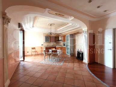 Foto Appartamento in Via EMILIO BOSSA 14, Ercolano Centro di 106 m²