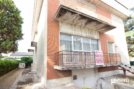 Foto Villa singola a Cattolica di 395 m² con 8 locali in vendita