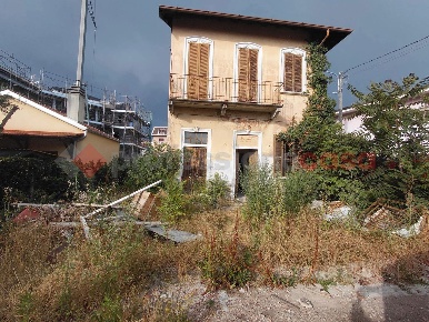 Foto Villa singola in Via Predazzo 1, Busto Arsizio Ospedale di 90 m²