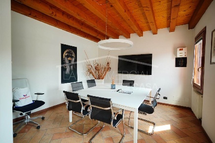 Foto Ufficio a Preganziol Le Grazie di 122 m² con 5 locali in affitto