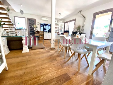 Foto Casa indipendente a Viareggio di 150 m² con 6 locali in vendita