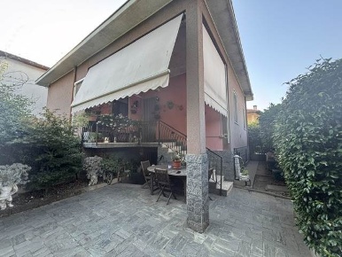 Foto Villa unifamiliare a Vigevano Centro di 105 m² con 3 locali in vendita