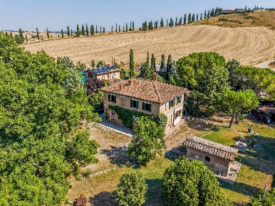 Foto Rustico in Strada Provinciale 438, Asciano di 268 m² con 9 locali