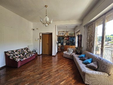 Foto Appartamento a San Severino Marche Centro di 150 m² con 5 locali