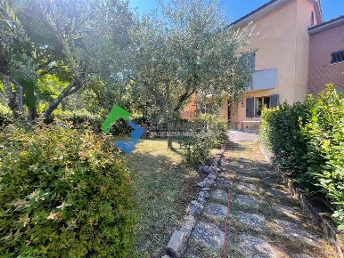 Foto Appartamento in Strada Eugenio Montale, Rapolano Terme di 206 m²
