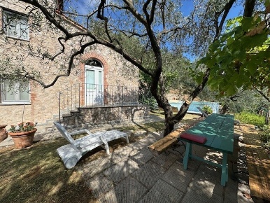 Foto Rustico a Camaiore Camaiore Paese di 90 m² con 4 locali in vendita