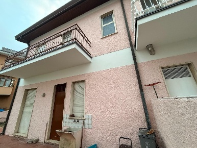 Foto Villa unifamiliare a Viareggio di 130 m² con 7 locali in vendita
