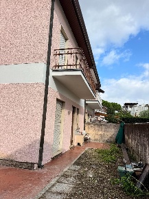Foto Villa unifamiliare a Viareggio di 130 m² con 7 locali in vendita