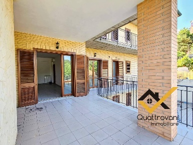 Foto Appartamento in Via Vincenzo Bellini, Sant'Agata li Battiati di 135 m²