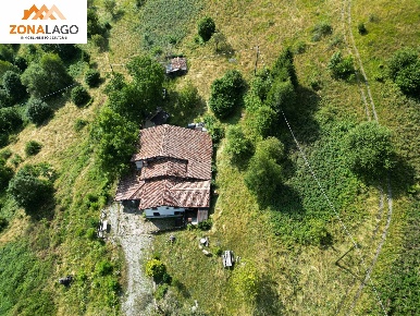 Foto Hotel in loc. Croci, Marone di 500 m² con 10 locali in vendita