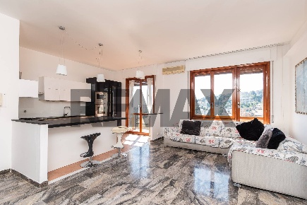 Foto Appartamento in Via Pian Di Forno 15, Genova Sestri Ponente di 110 m²