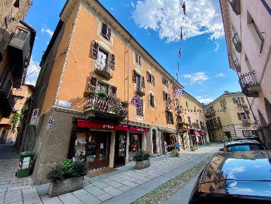 Foto Appartamento in Via Palazzo di Città 5, Susa di 108 m² con 4 locali