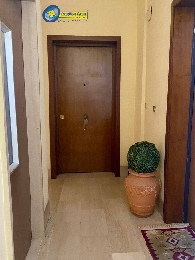 Foto Appartamento in Via De Benedictis, Teramo Centro di 90 m² con 5 locali