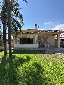 Foto Villa unifamiliare in via della Mendola 10, Siracusa Ognina di 67 m²