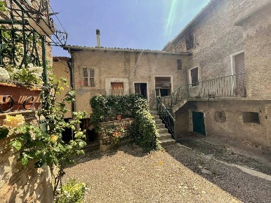 Foto Villa a schiera in VIA PORTO 39 B, Tignale Oldesio di 330 m²