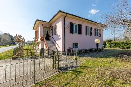 Foto Case semi ndipendenti in Via Pisana 3593, Lucca Montuolo di 197 m²