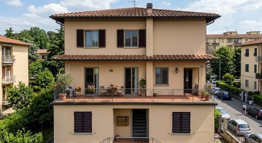 Foto Appartamento in Via Felice Fontana, Firenze di 140 m² con 7 locali