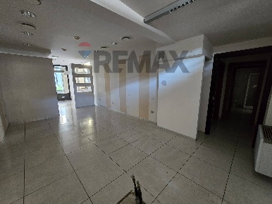 Foto Negozio in VIA SALVO D'ACQUISTO 91, Trescore Balneario Centro di 50 m²