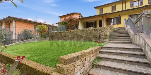 Foto Villa a schiera in Via Stretta 7, Sabbio Chiese di 149 m² con 7 locali