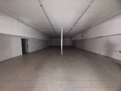 Foto Negozio in Via Luigi Manfredi 14, Palermo Oreto - Perez di 350 m²