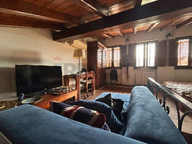 Foto Appartamento in Via Orti 10, Salò Centro di 109 m² con 3 locali