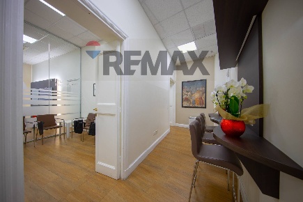 Foto Ufficio in Via Dei Lucchesi 25, Roma Trevi di 180 m² con 6 locali
