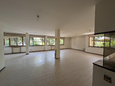 Foto Ufficio a Vinci Spicchio-sovigliana di 190 m² con 5 locali in vendita