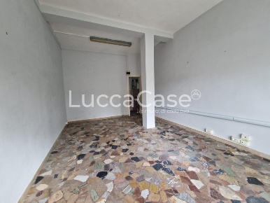 Foto Negozio a Lucca Arancio di 25 m² con 1 locali in affitto