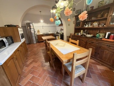 Foto Casa indipendente a Calci Centro di 170 m² con 7 locali in vendita