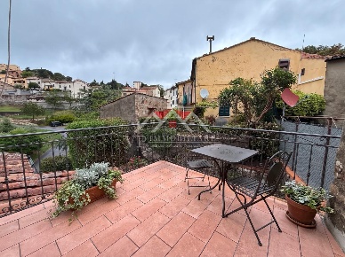 Foto Appartamento a Pomarance Montecerboli di 82 m² con 4 locali in vendita