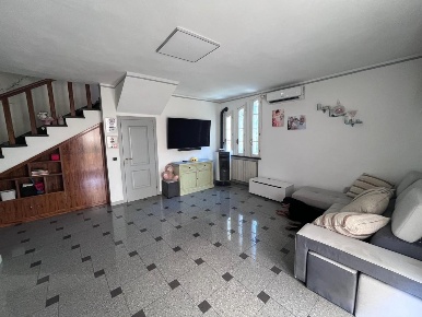 Foto Villa unifamiliare a Calcinaia Fornacette di 250 m² con 8 locali