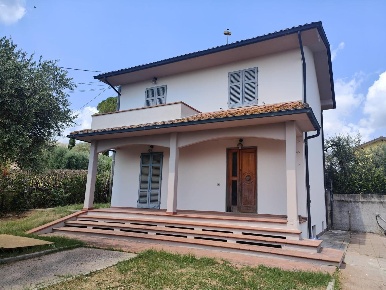Foto Casa indipendente a Fucecchio Massarella di 174 m² con 6 locali