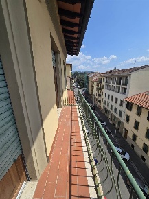 Foto Appartamento in Via S. Bandini, Firenze di 82 m² con 5 locali