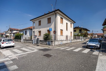 Foto Casa indipendente in via venezia 14, Melzo di 230 m² con 8 locali