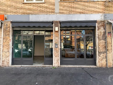 Foto Negozio in VIA DEI FRASSINI, Roma di 80 m² in affitto