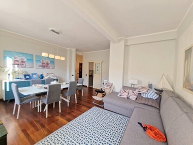 Foto Appartamento a Viareggio Lungomare di 115 m² con 4 locali in vendita