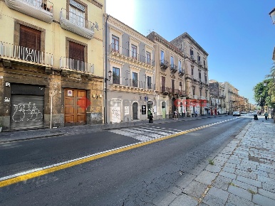 Foto Negozio in Via Etnea 520, Catania Borgo di 60 m² con 2 locali