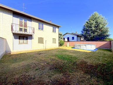 Foto Villa unifamiliare a Inveruno Centro di 160 m² con 6 locali in vendita