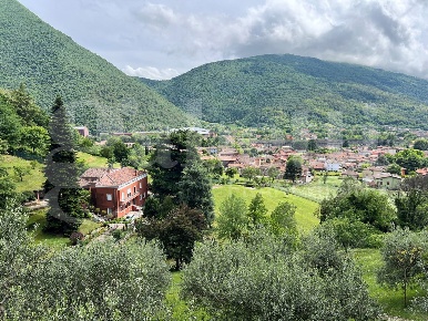 Foto Villa unifamiliare in Via Montecchio 36, Nave di 530 m² con 14 locali