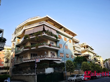 Foto Appartamento in Via Ugo de Carolis 64, Roma Balduina di 250 m²