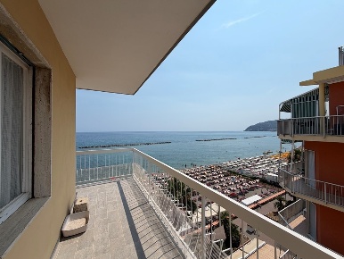 Foto Appartamento in Via Sicilia 37, San Bartolomeo al Mare Centro di 75 m²