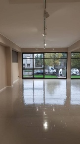 Foto Locale commerciale a Modena di 170 m² con 2 locali in vendita