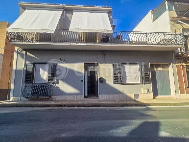 Foto Casa indipendente a Avola Centro di 149 m² con 7 locali in vendita